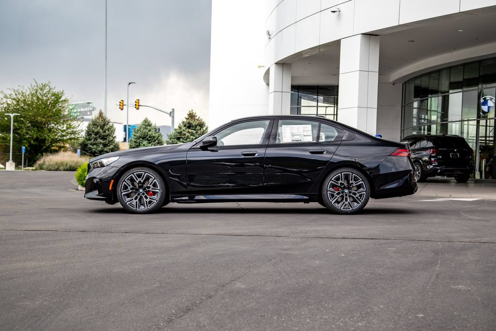 New 2026 BMW 540i xDrive w/ M Sport Package AWD/4WD image 2