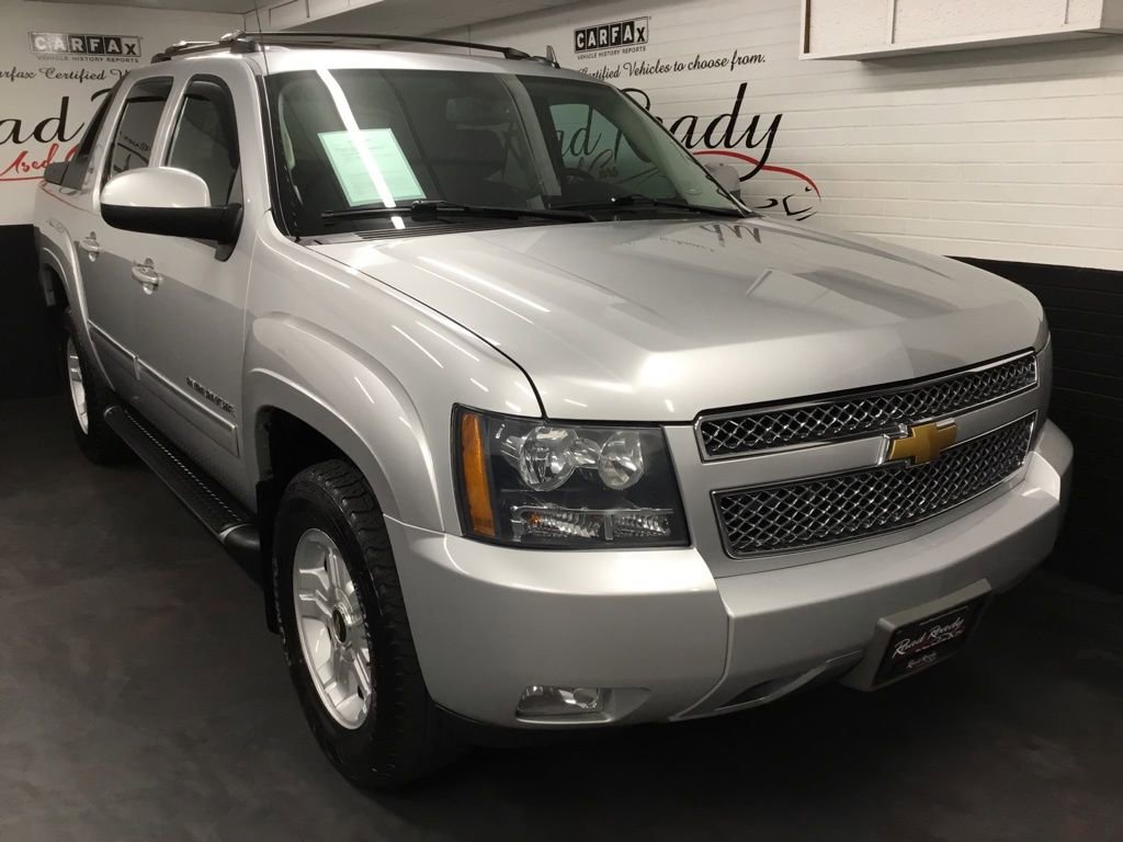 Used 2012 Chevrolet Avalanche LT w/ Suspension Package, Off-Road image 2