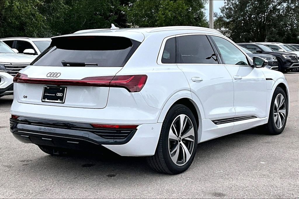 Certified 2024 Audi Q8 e-tron Premium Plus image 5