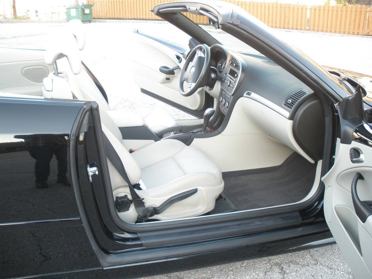 Used 2009 Saab 9-3 2.0T w/ Cold Weather Package FWD image 23