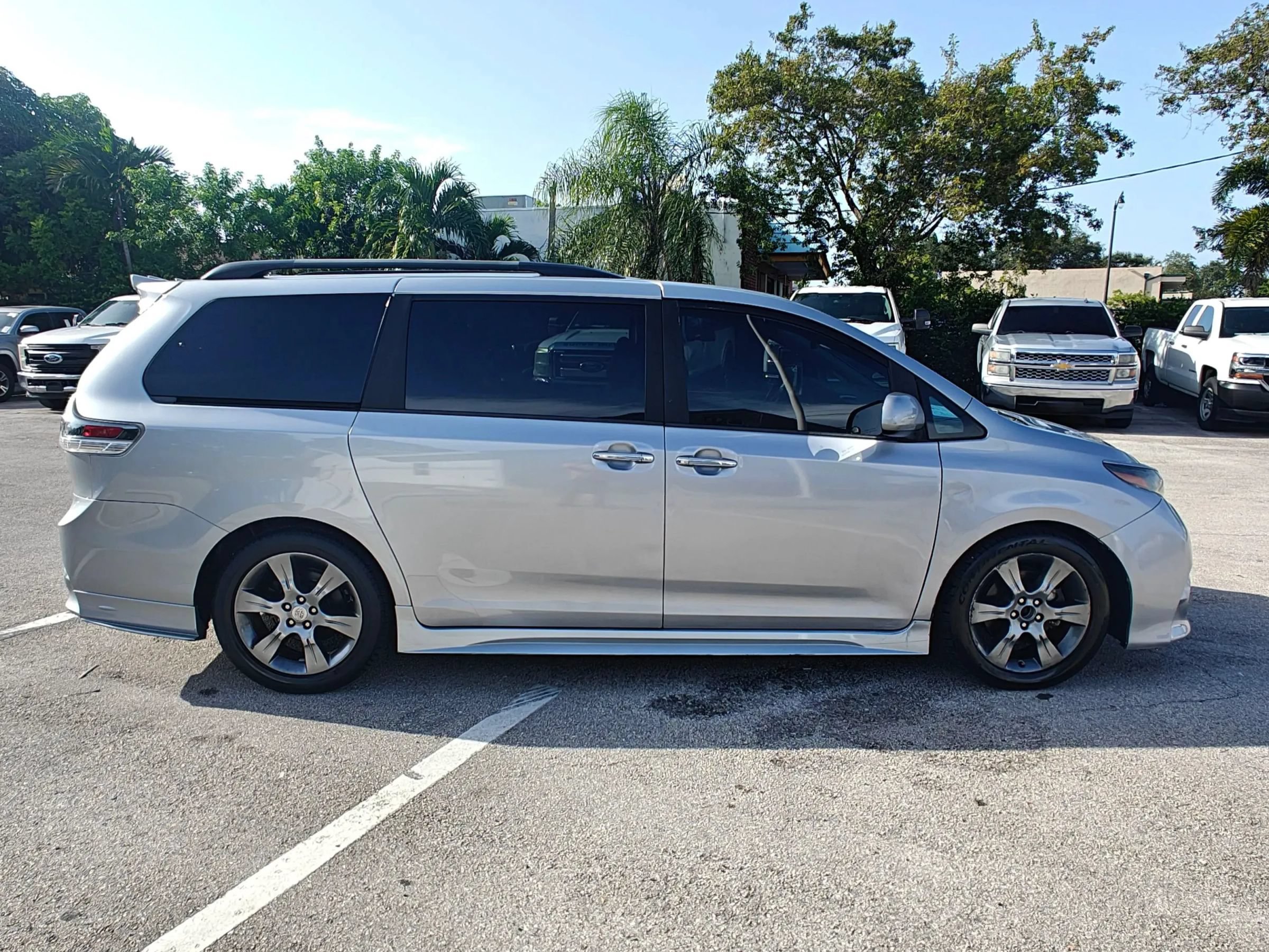 Used 2015 Toyota Sienna SE w/ SE Preferred Package FWD image 7