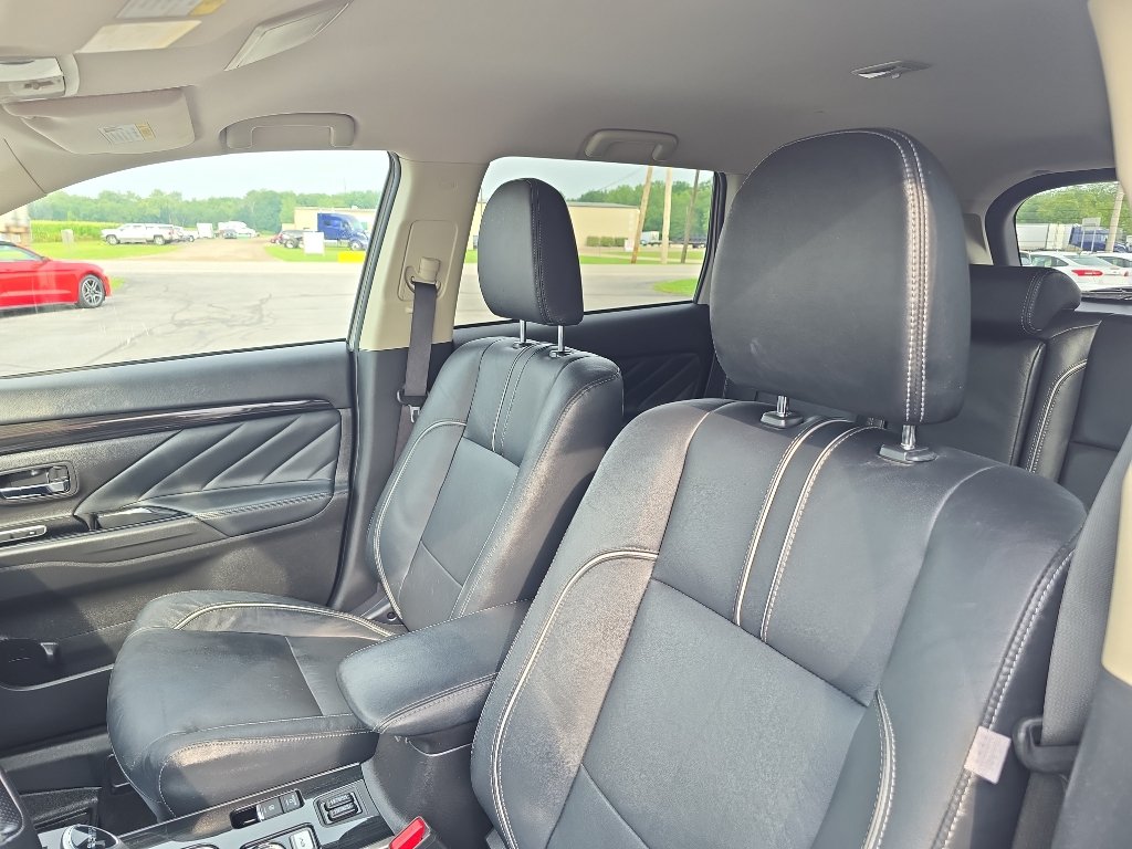 Used 2018 Mitsubishi Outlander SEL AWD/4WD image 13
