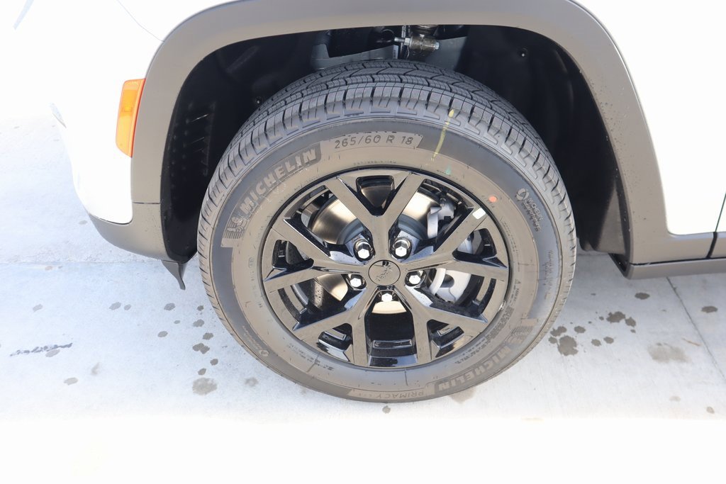 New 2025 Jeep Grand Cherokee Altitude image 17