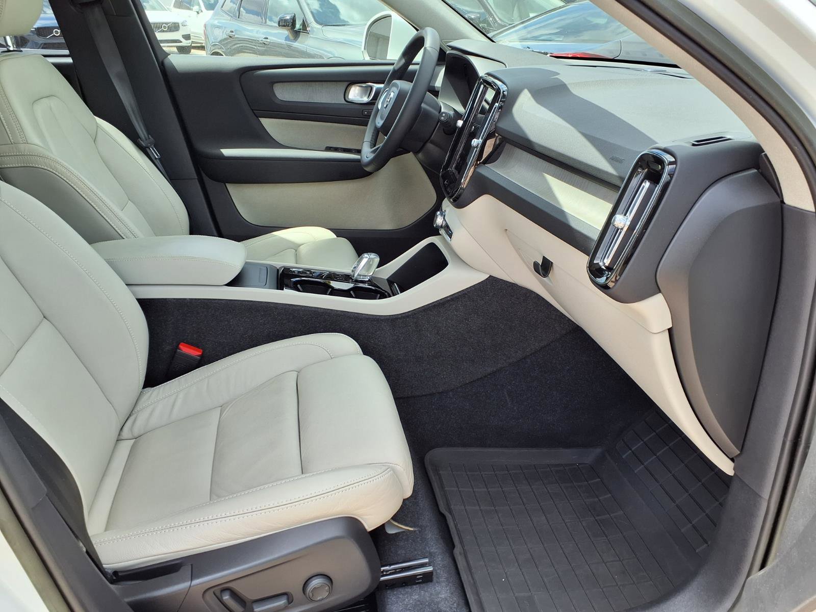 Certified 2023 Volvo XC40 B5 Plus w/ Driver Assist Package image 11