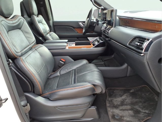 Used 2024 Lincoln Navigator L Black Label AWD/4WD image 25