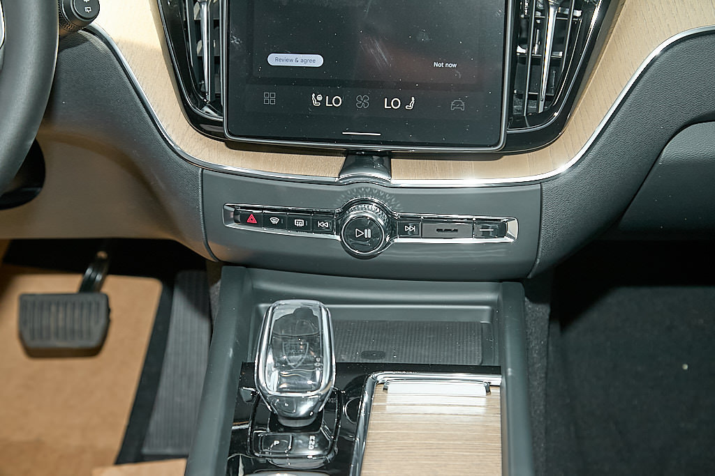 New 2026 Volvo XC60 T8 Plus w/ Climate Package AWD/4WD image 27