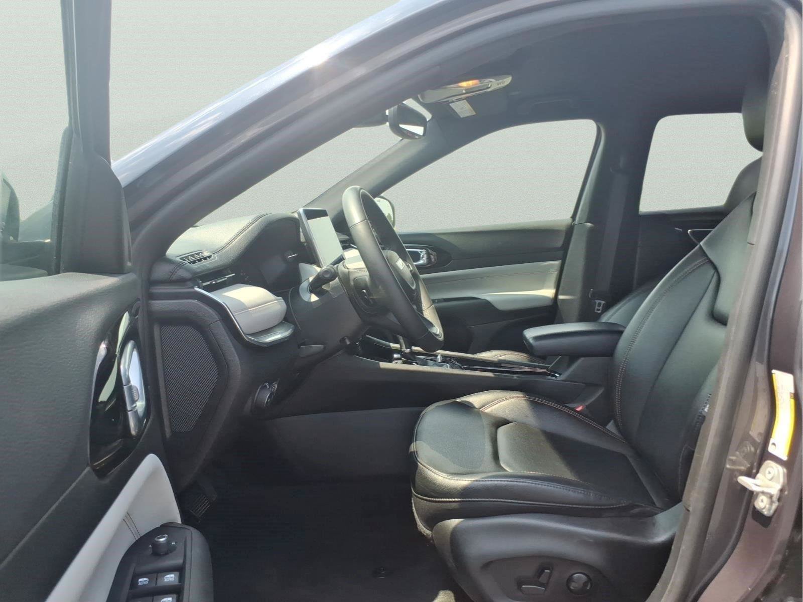 Used 2024 Jeep Compass Limited AWD/4WD image 17