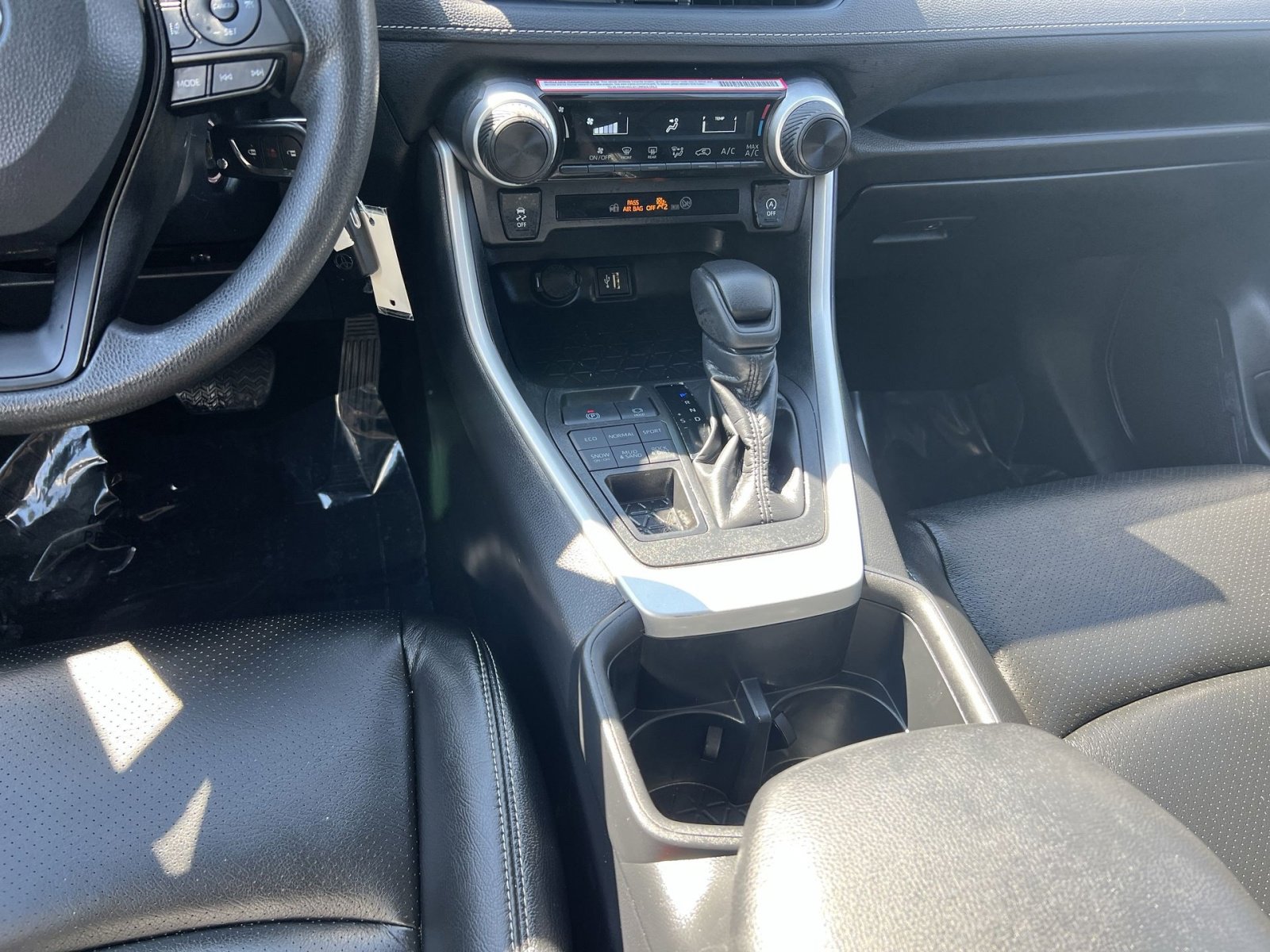 Used 2024 Toyota RAV4 LE AWD/4WD image 29