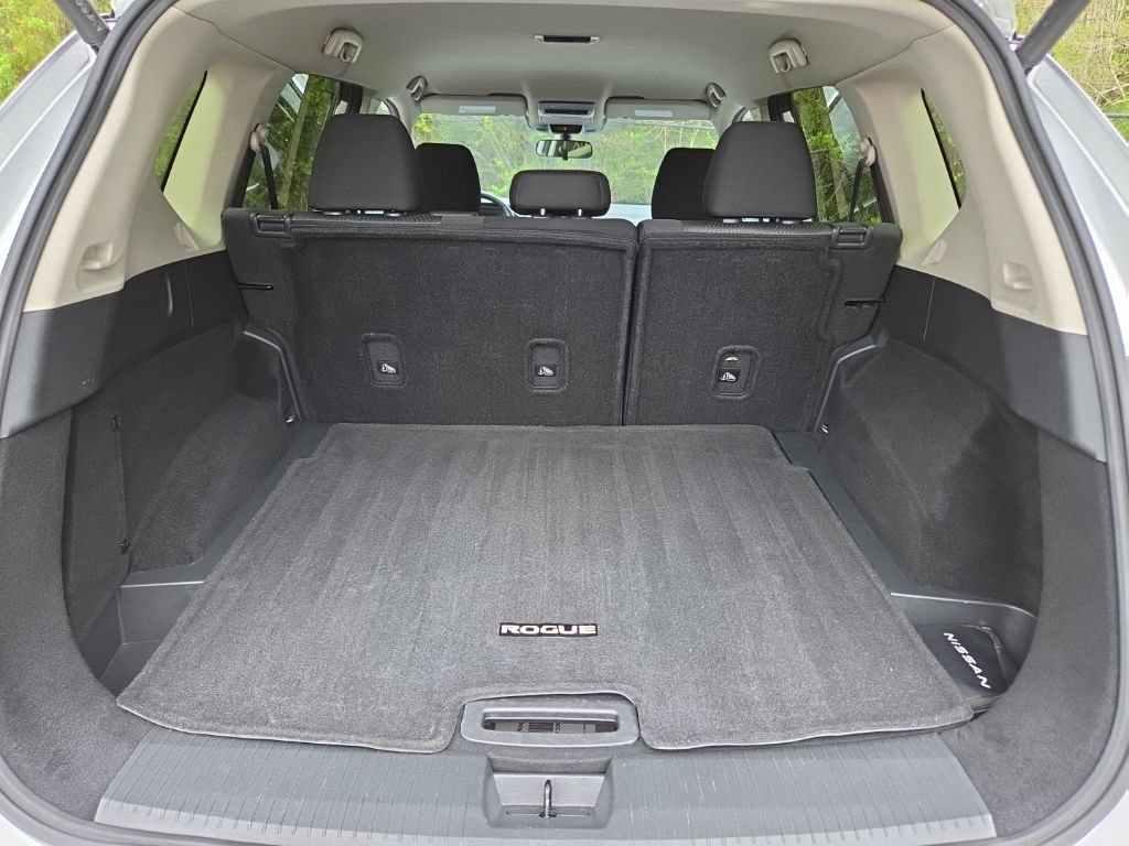 Certified 2025 Nissan Rogue SV FWD image 34