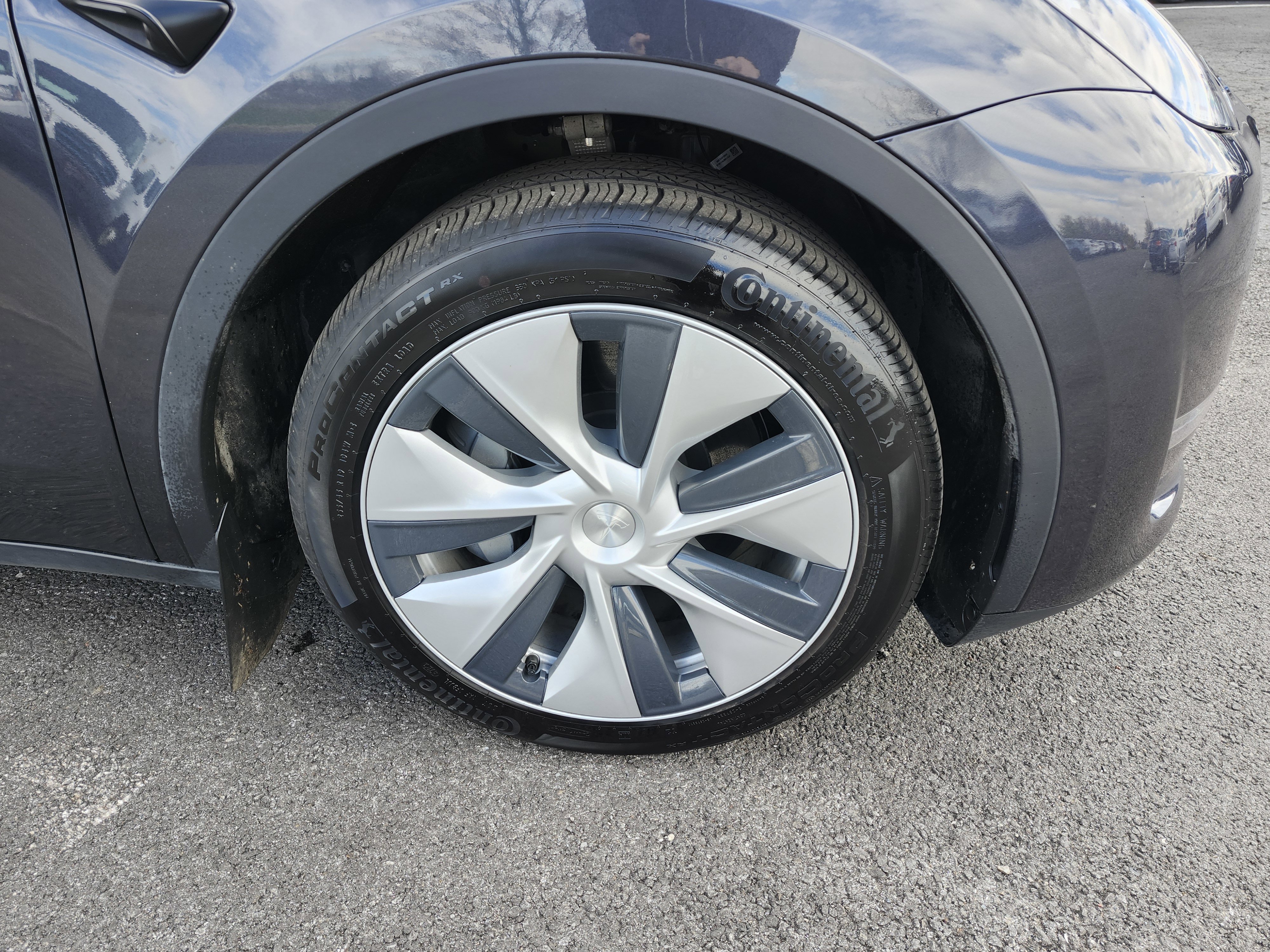 Used 2024 Tesla Model Y Long Range AWD/4WD image 9