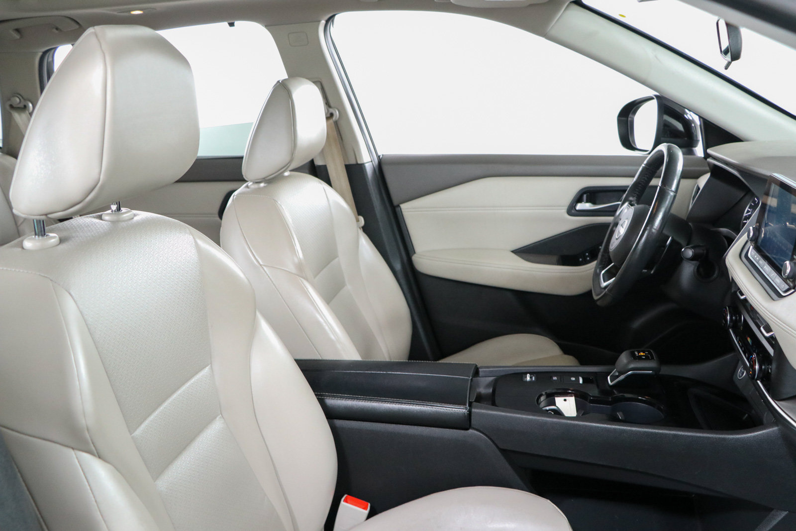 Used 2023 Nissan Rogue SV w/ SV Premium B Package FWD image 27