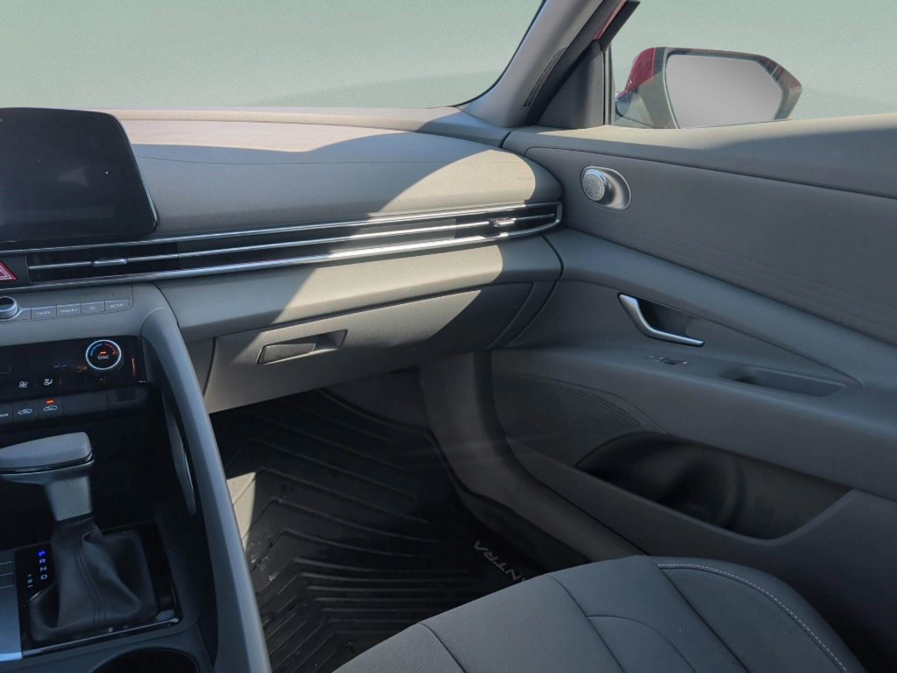 Used 2024 Hyundai Elantra SEL image 28