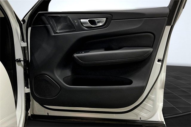 Certified 2023 Volvo XC60 B5 Plus image 25