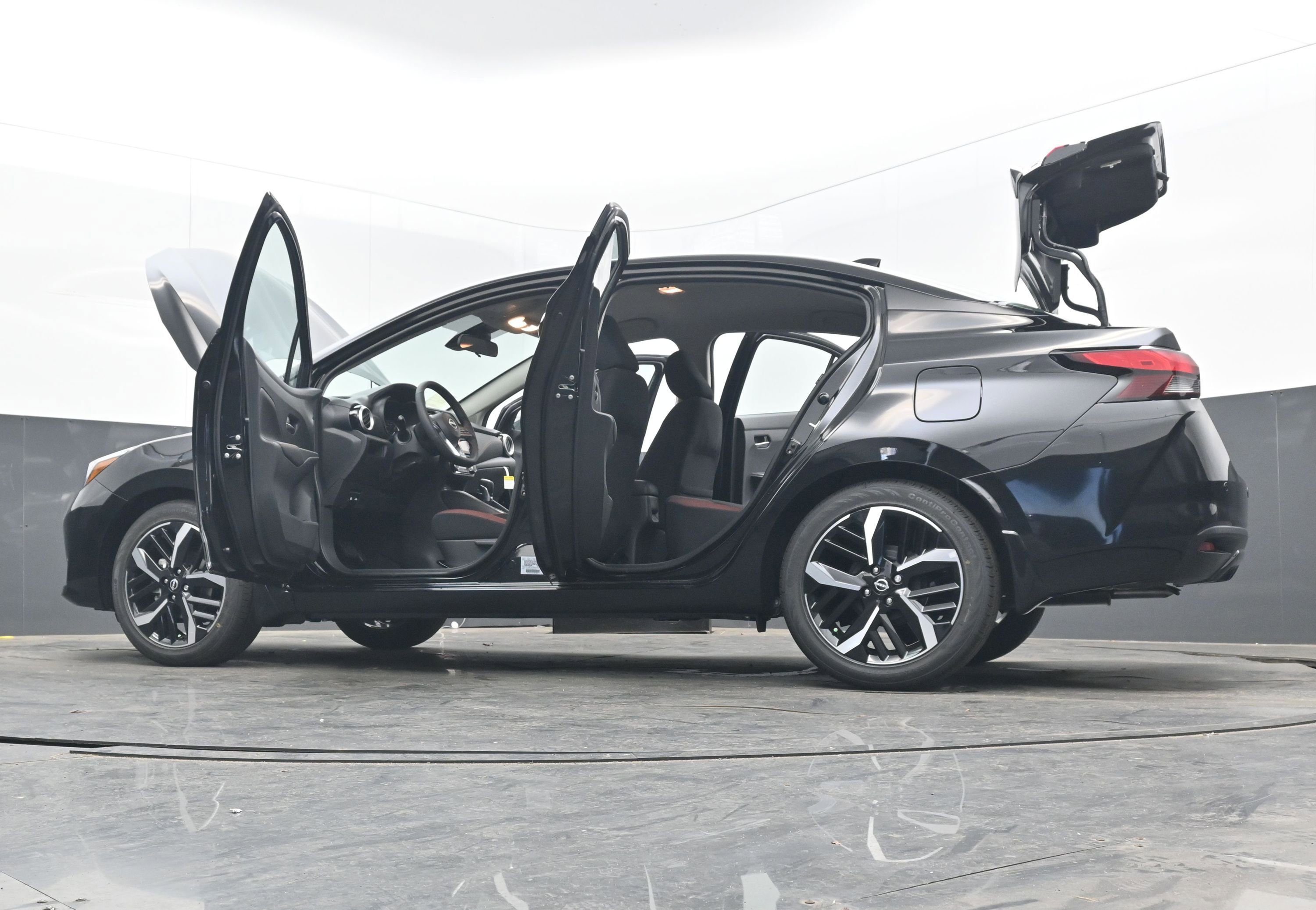 New 2025 Nissan Versa SR image 41