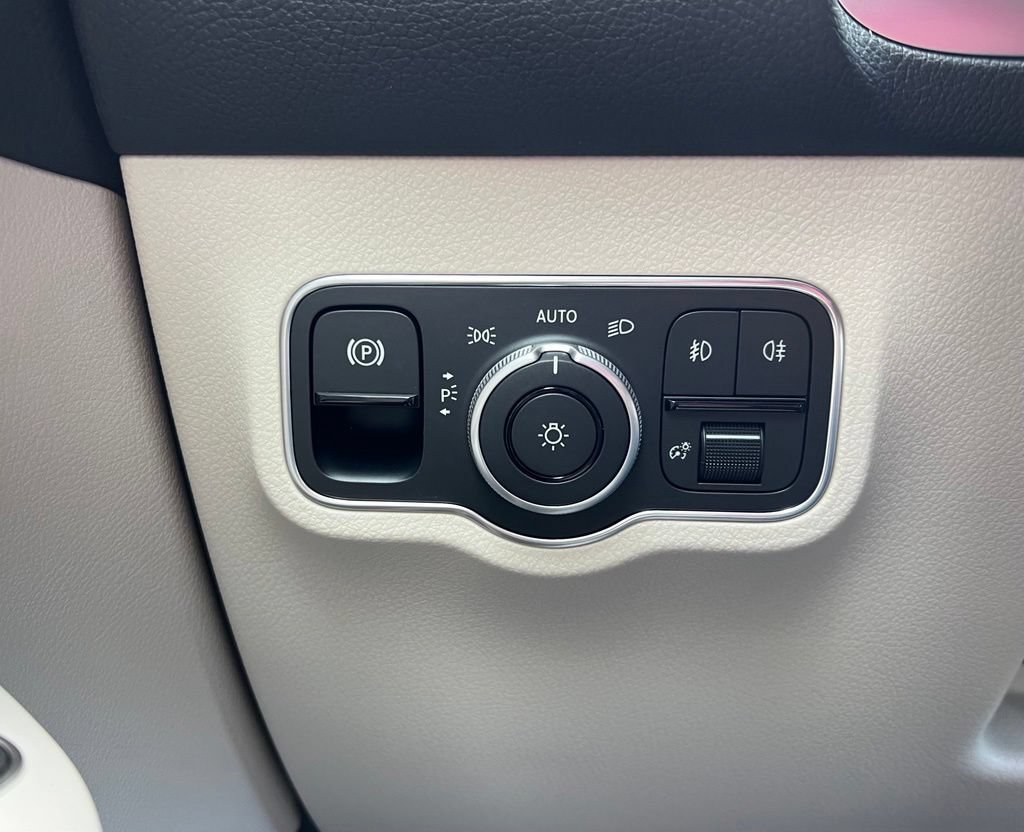 New 2026 Mercedes-Benz GLB 250 4MATIC image 14