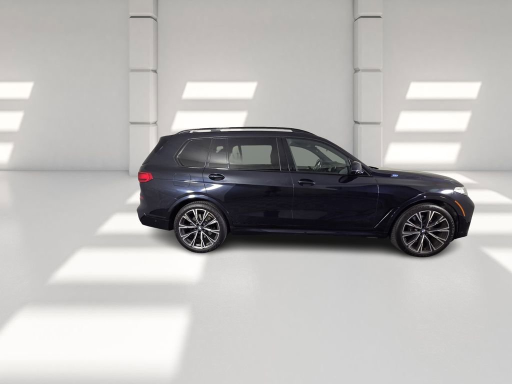 Used 2022 BMW X7 xDrive40i w/ M Sport Package image 5