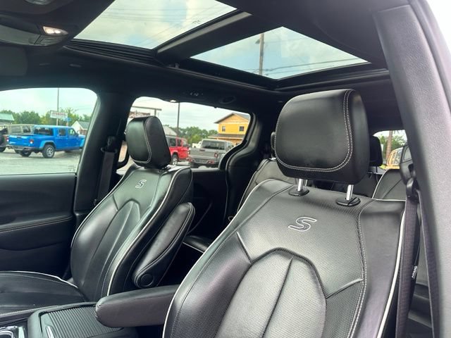 Used 2025 Chrysler Pacifica Limited FWD image 25