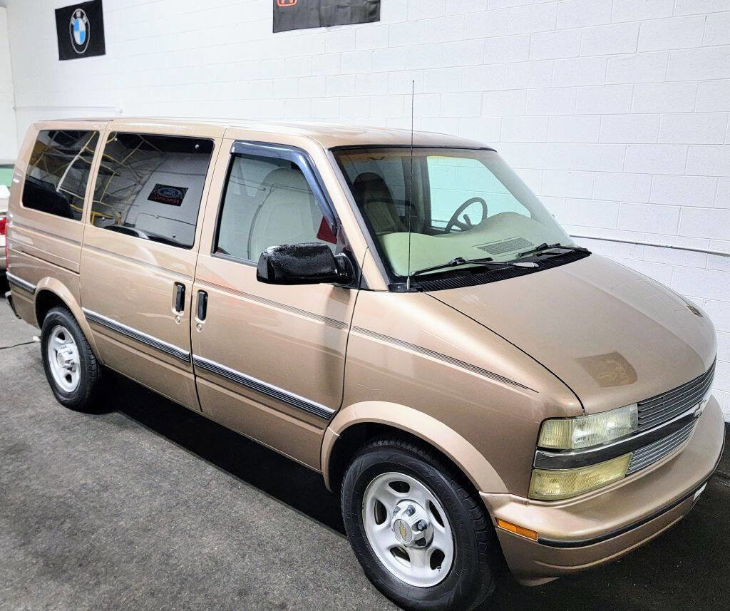 Used 2005 Chevrolet Astro Passenger image 9