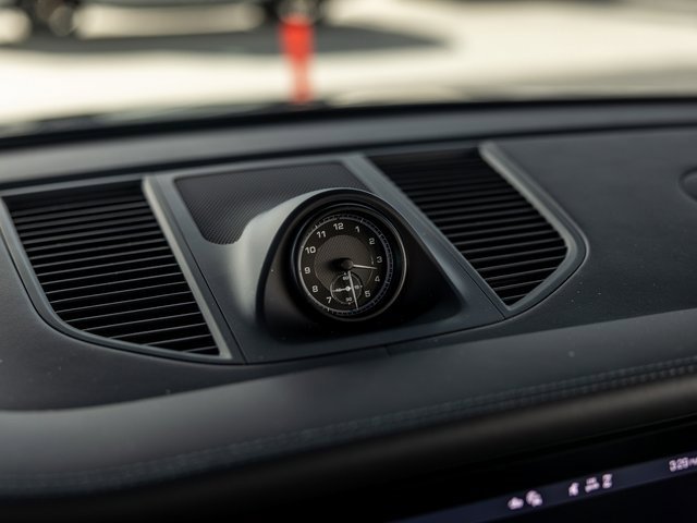 Certified 2025 Porsche Macan image 56