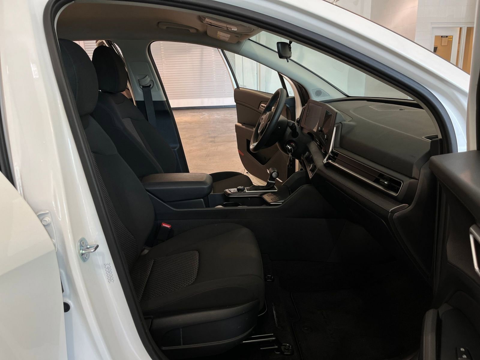 Used 2025 Kia Sportage LX FWD image 36