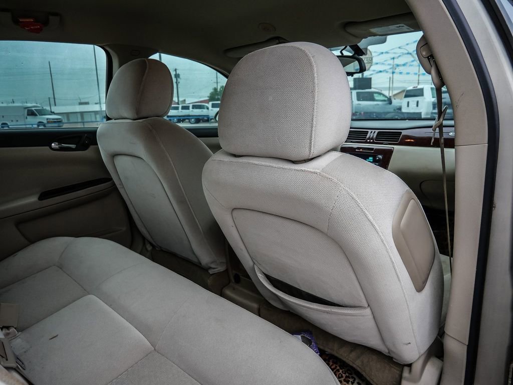 Used 2009 Chevrolet Impala LT FWD image 14