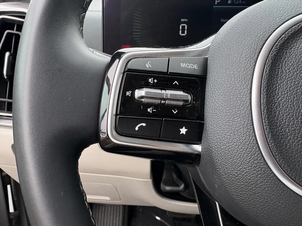 Used 2025 Kia Sorento S FWD image 14