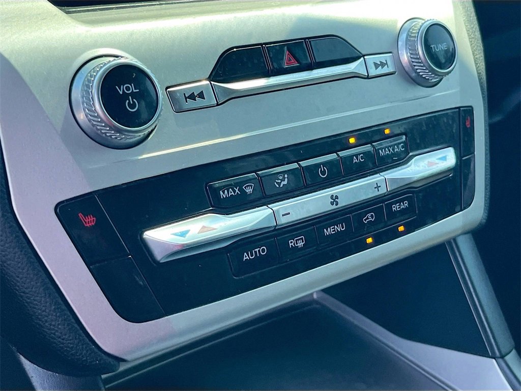 Used 2022 Ford Explorer XLT image 15