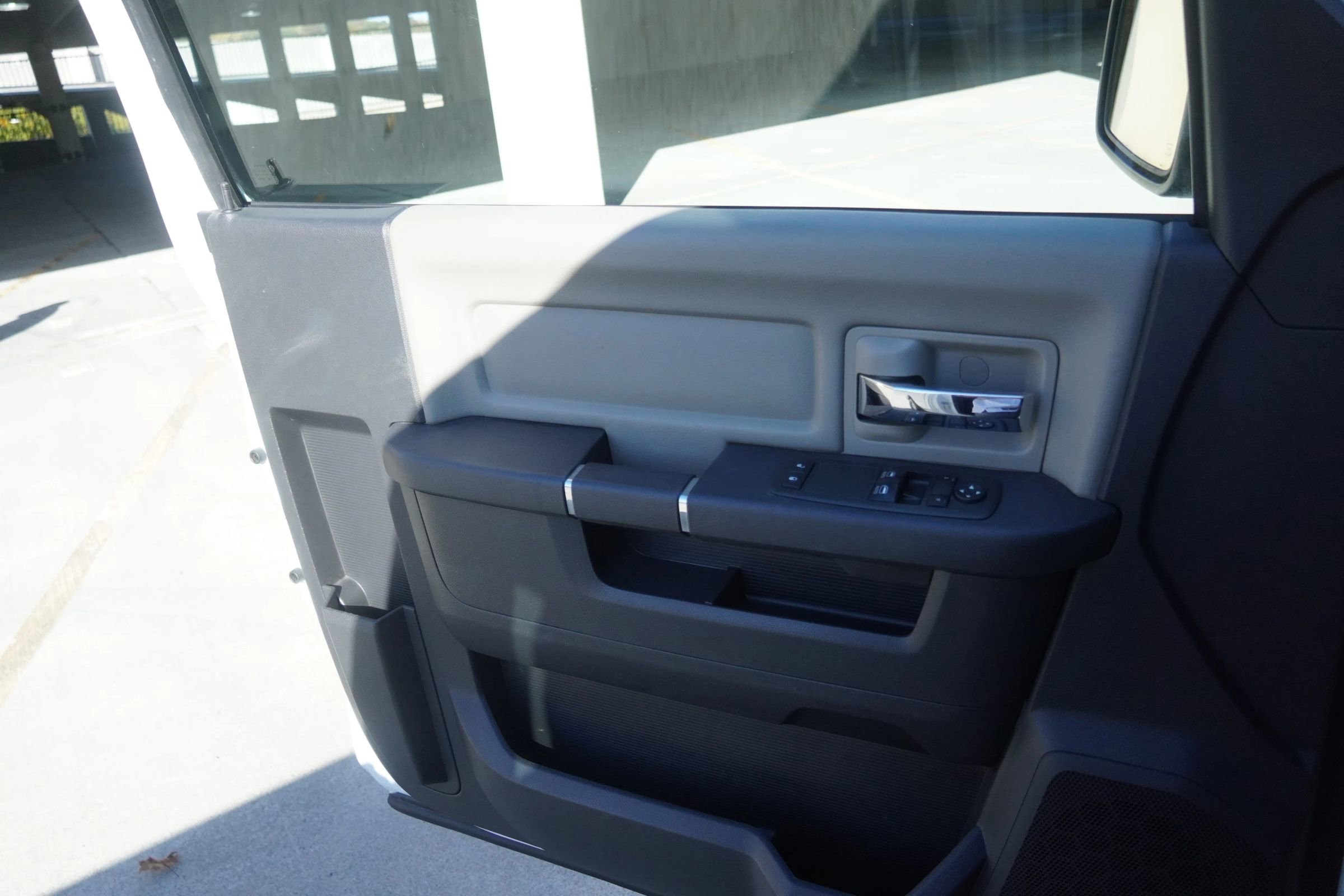 Used 2012 RAM 1500 Classic SLT w/ Luxury Group image 33