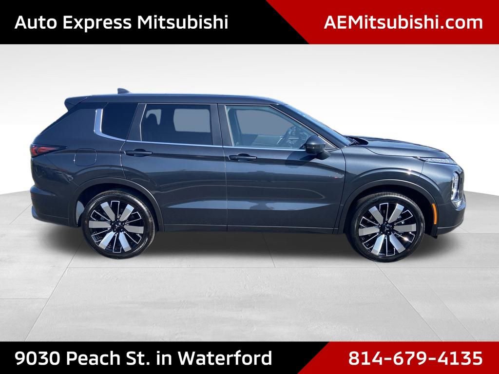 New 2026 Mitsubishi Outlander SE image 8