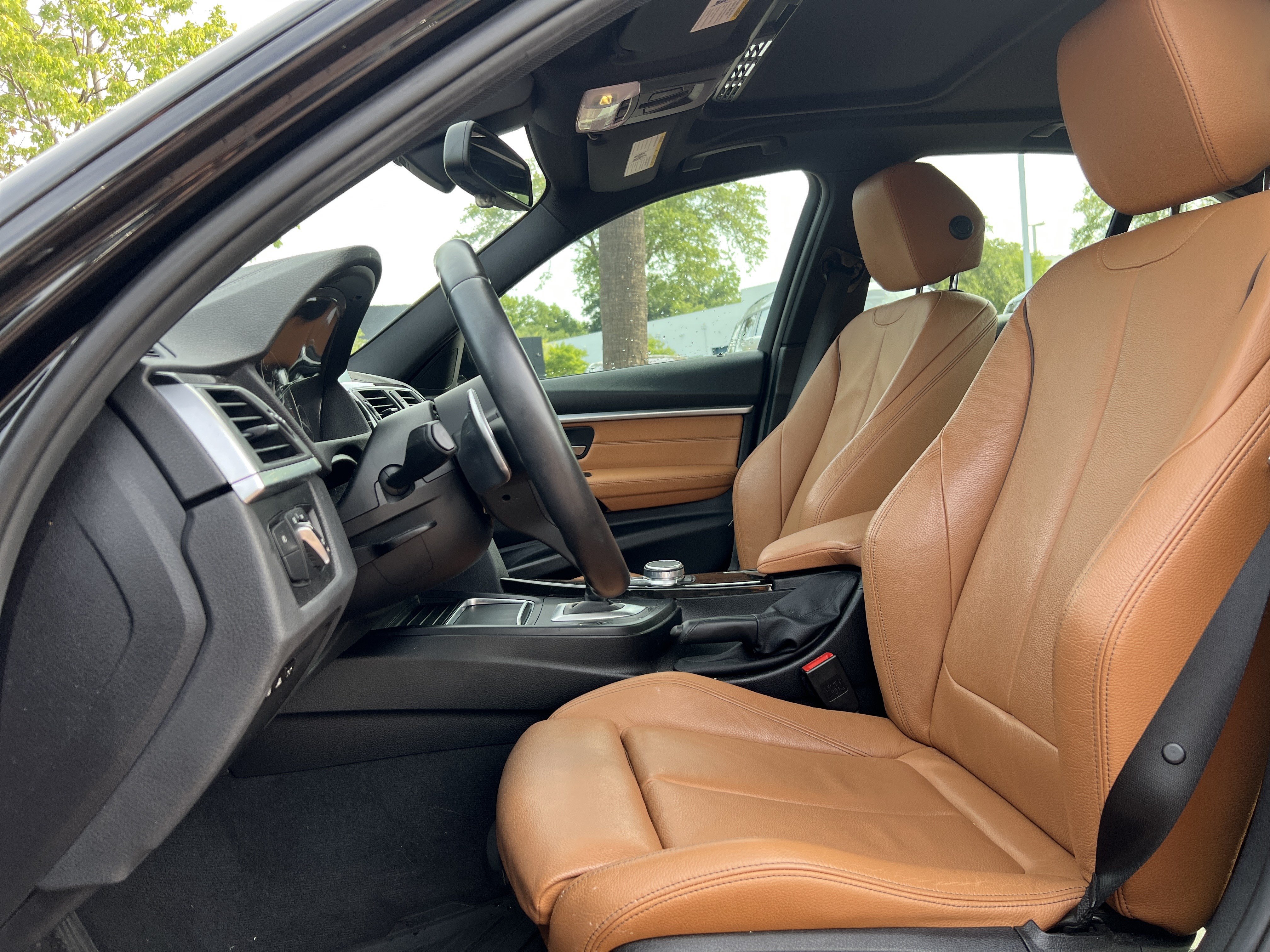 Used 2018 BMW 330i Sedan w/ M Sport Package RWD image 16