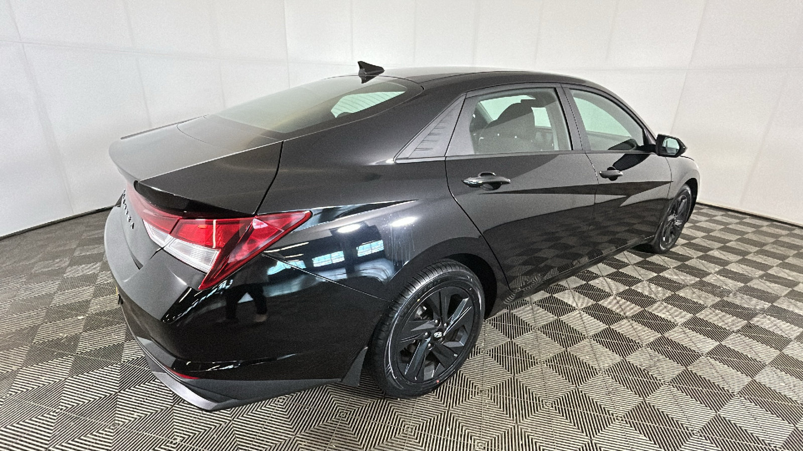 Used 2022 Hyundai Elantra SEL FWD image 3