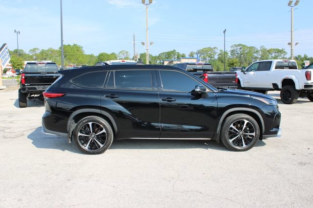 Used 2022 Toyota Highlander XSE AWD/4WD image 12