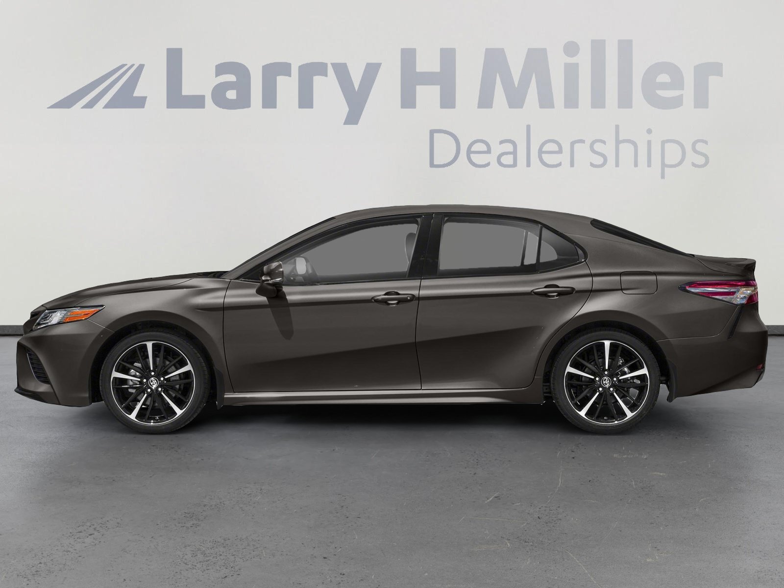 Used 2018 Toyota Camry XSE FWD image 3