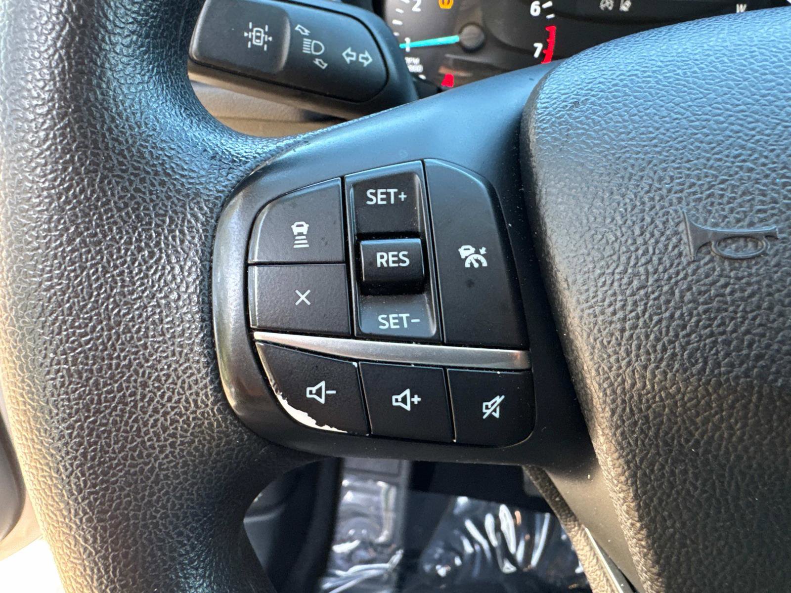 Used 2020 Ford Escape SE image 30