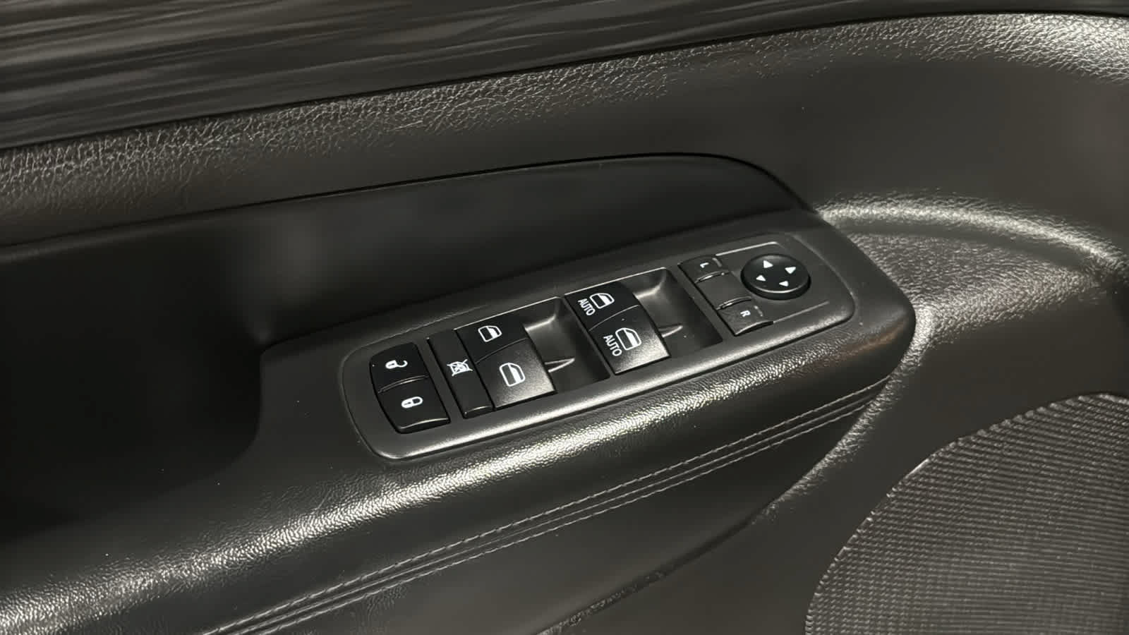 Used 2019 Jeep Grand Cherokee Laredo AWD/4WD image 22