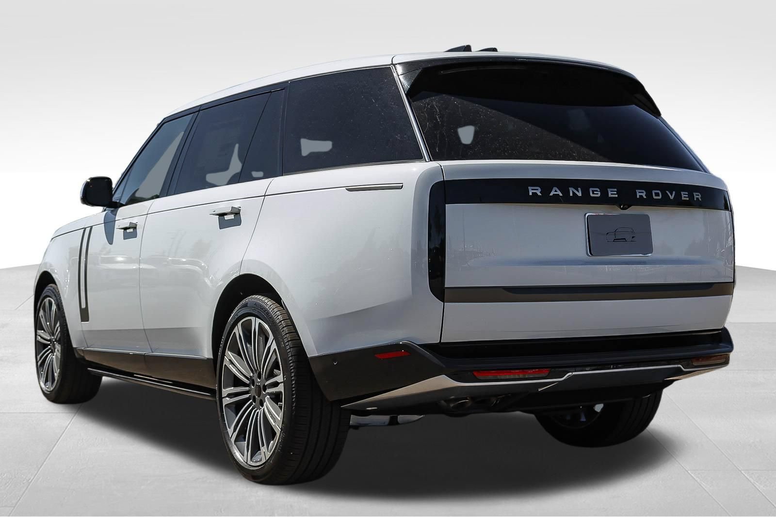 New 2026 Land Rover Range Rover Long Wheelbase SE AWD/4WD image 7