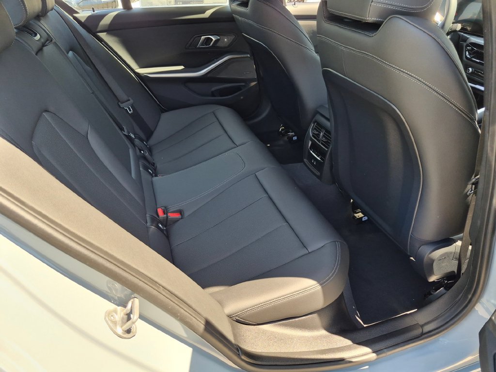 New 2026 BMW 330i Sedan w/ M Sport Package RWD image 32