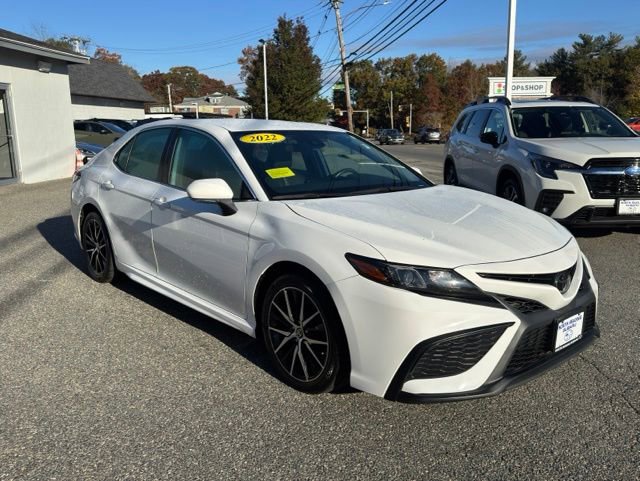Used 2022 Toyota Camry SE image 1