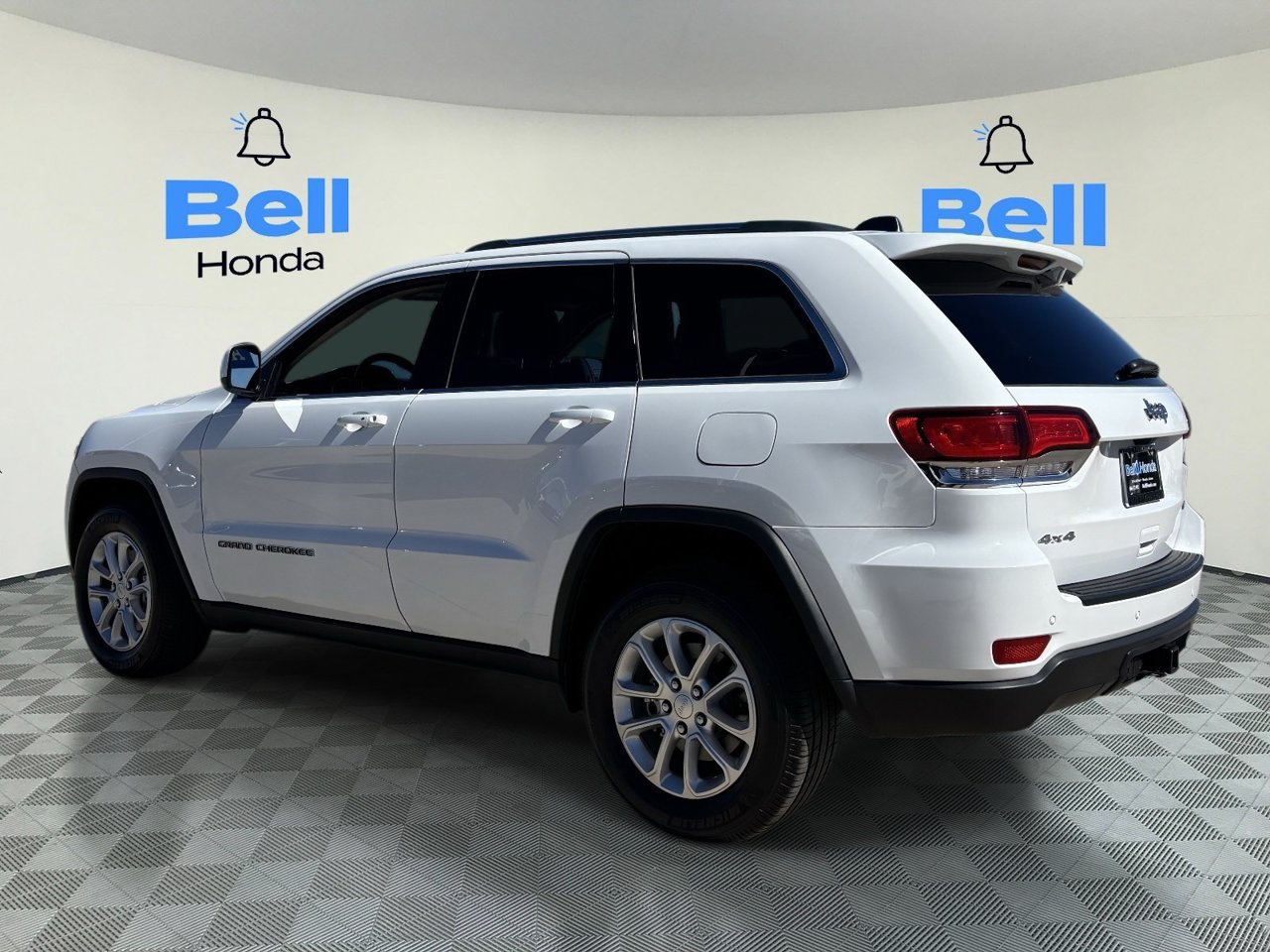Used 2021 Jeep Grand Cherokee Laredo AWD/4WD image 3