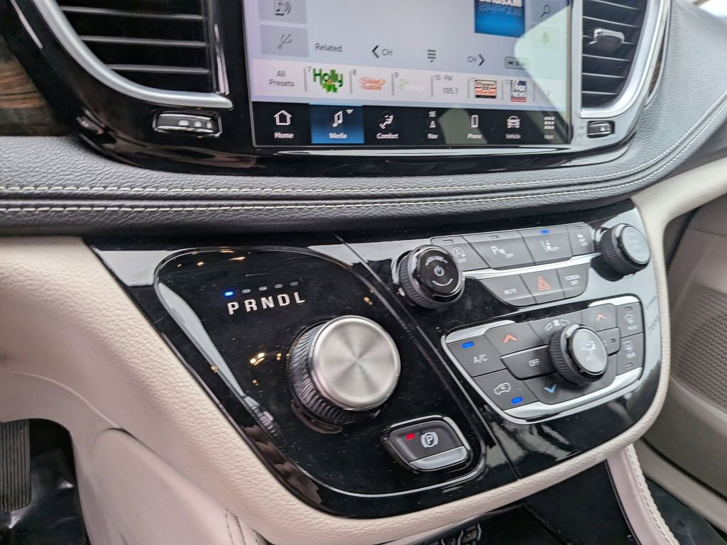 Used 2024 Chrysler Pacifica Limited image 19