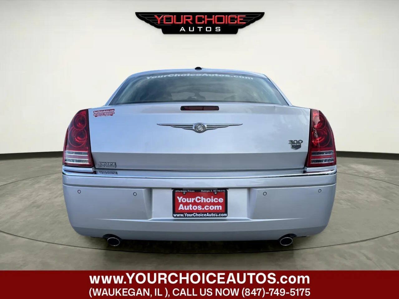 Used 2010 Chrysler 300 C w/ Luxury Group II RWD image 4