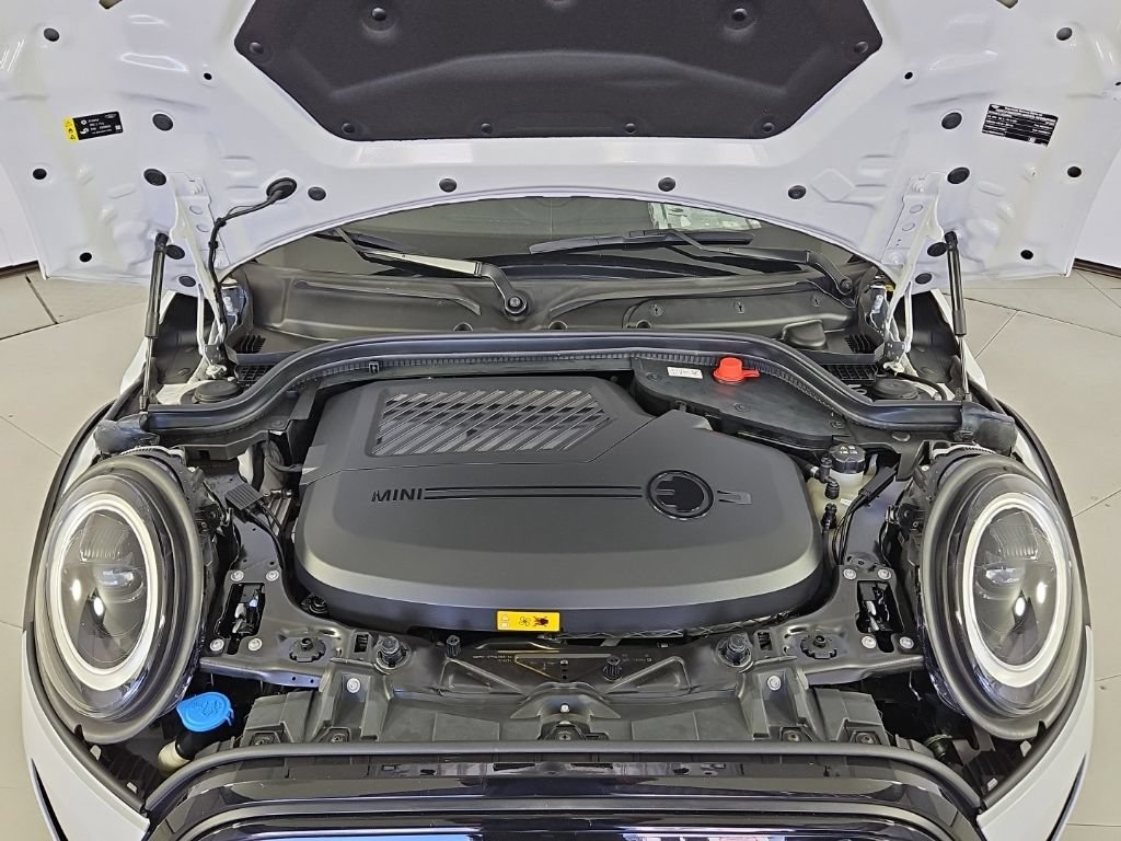 Used 2024 MINI Cooper SE FWD image 6