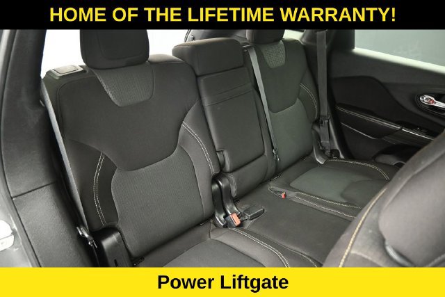 Used 2015 Jeep Cherokee Latitude w/ Comfort/Convenience Group AWD/4WD image 33