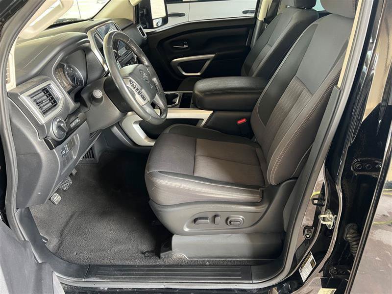 Used 2020 Nissan Titan SV w/ SV Convenience Package AWD/4WD image 8