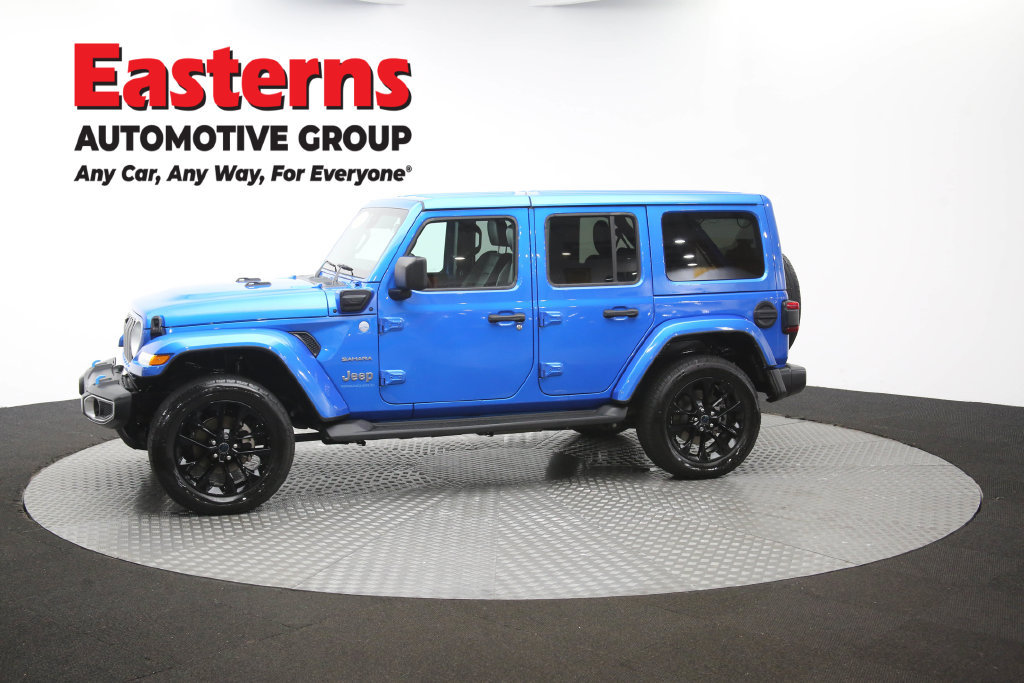 Used 2024 Jeep Wrangler Unlimited Sahara w/ Technology Group AWD/4WD image 60