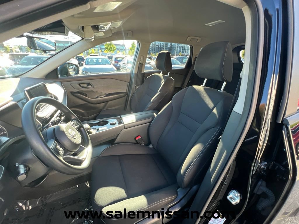 Used 2023 Nissan Rogue S AWD/4WD image 9