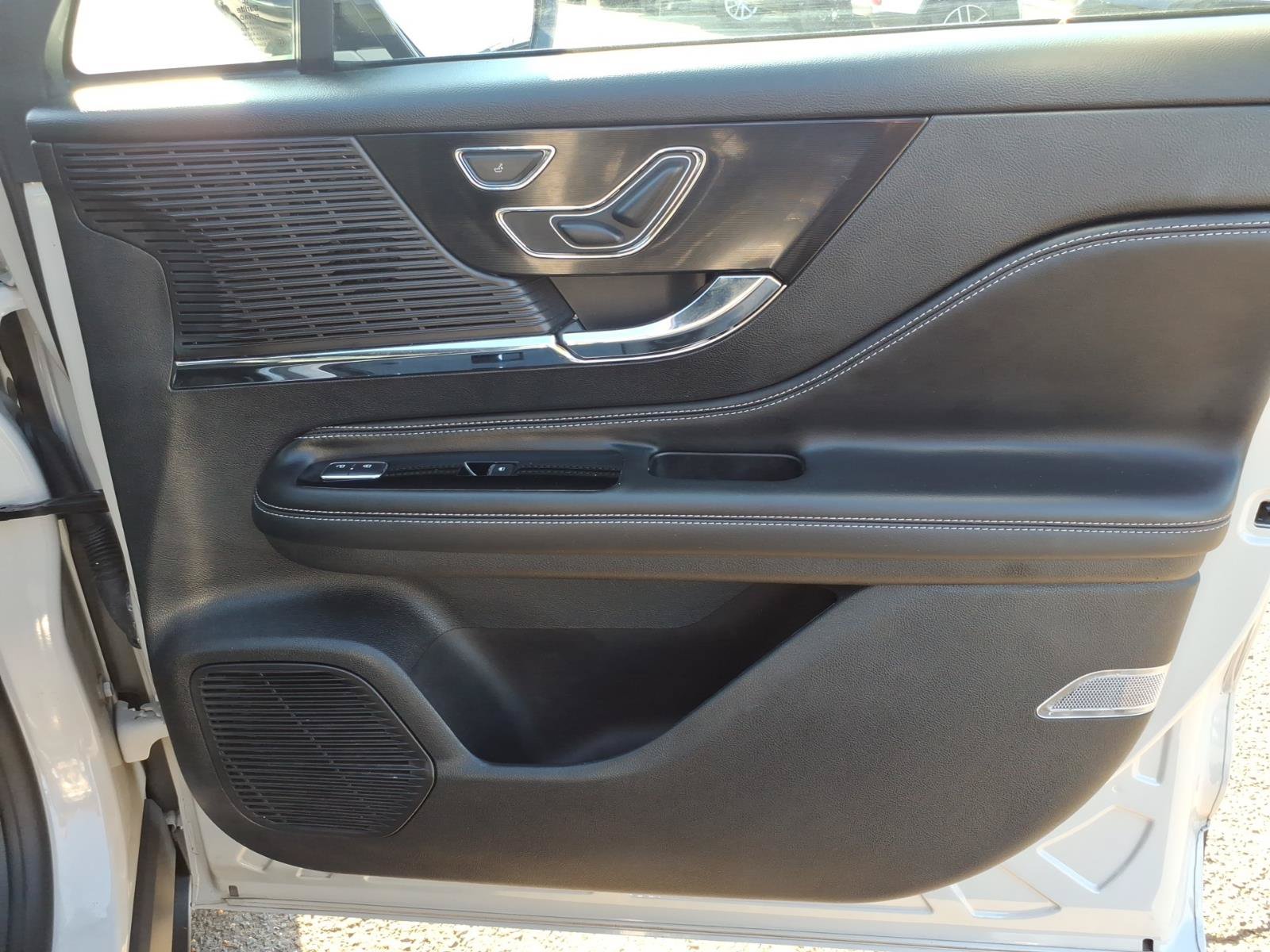 Used 2022 Lincoln Corsair AWD w/ Premium Package image 10