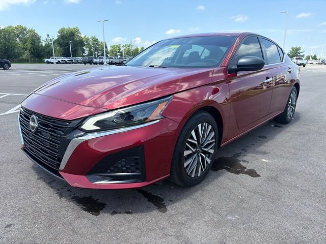 Used 2024 Nissan Altima 2.5 SV FWD image 2