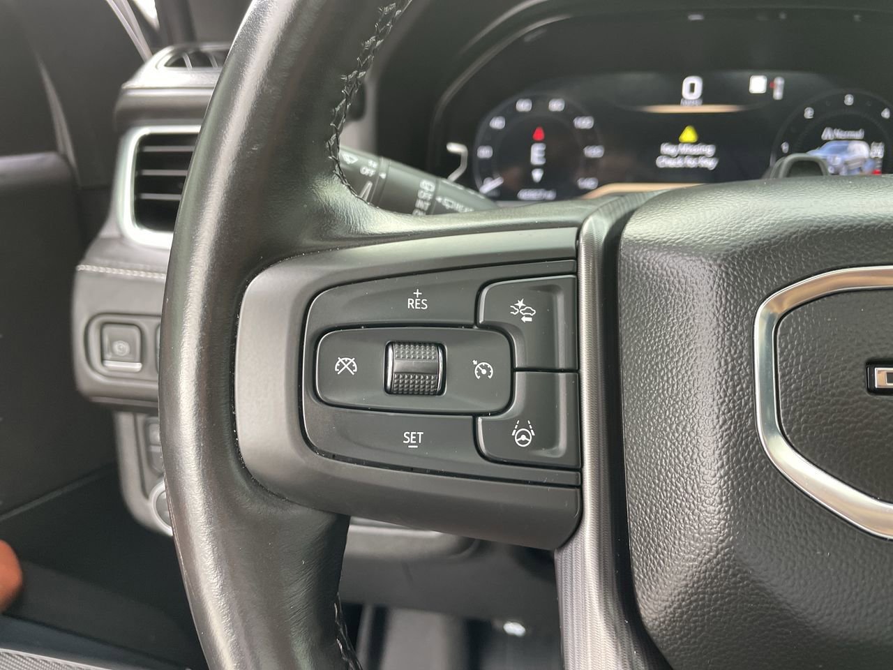 Used 2023 GMC Yukon Denali Ultimate w/ LPO, Floor Liner Package image 31