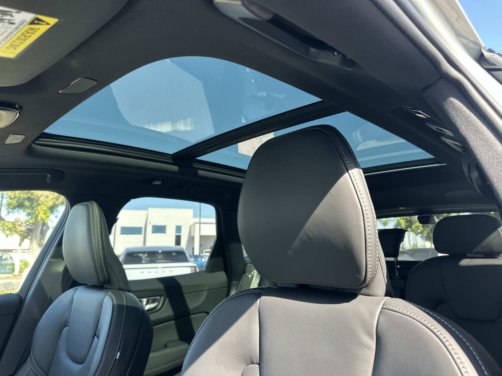 New 2026 Volvo XC60 T8 Ultra w/ Climate Package AWD/4WD image 24